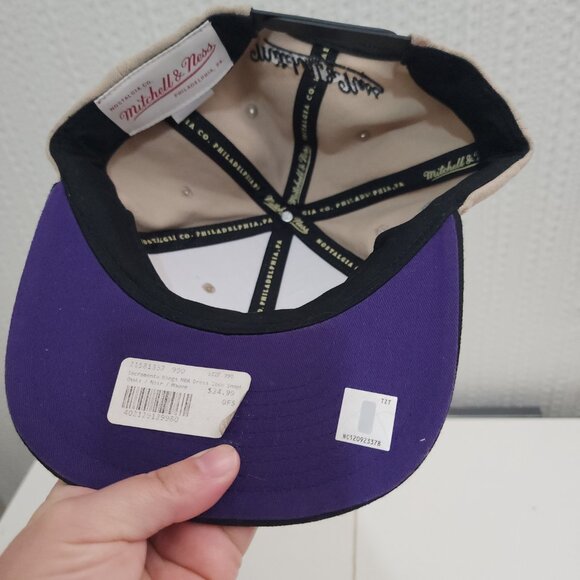 Mitchell & Ness 2010 Sacramento Kings Snapback Hat - Picture 9 of 13